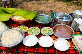 The Lao traditional noodle food, called “Kao Soy ” or Pork noodles recipe