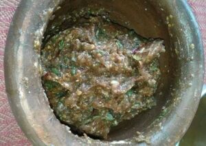 Pa Tong in mortar stir with a pestle